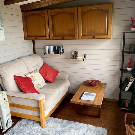 Cherry Tree Glamping Lodge Wellington  Bagian luar foto
