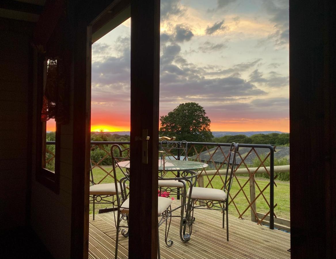 Cherry Tree Glamping Lodge Wellington  Bagian luar foto
