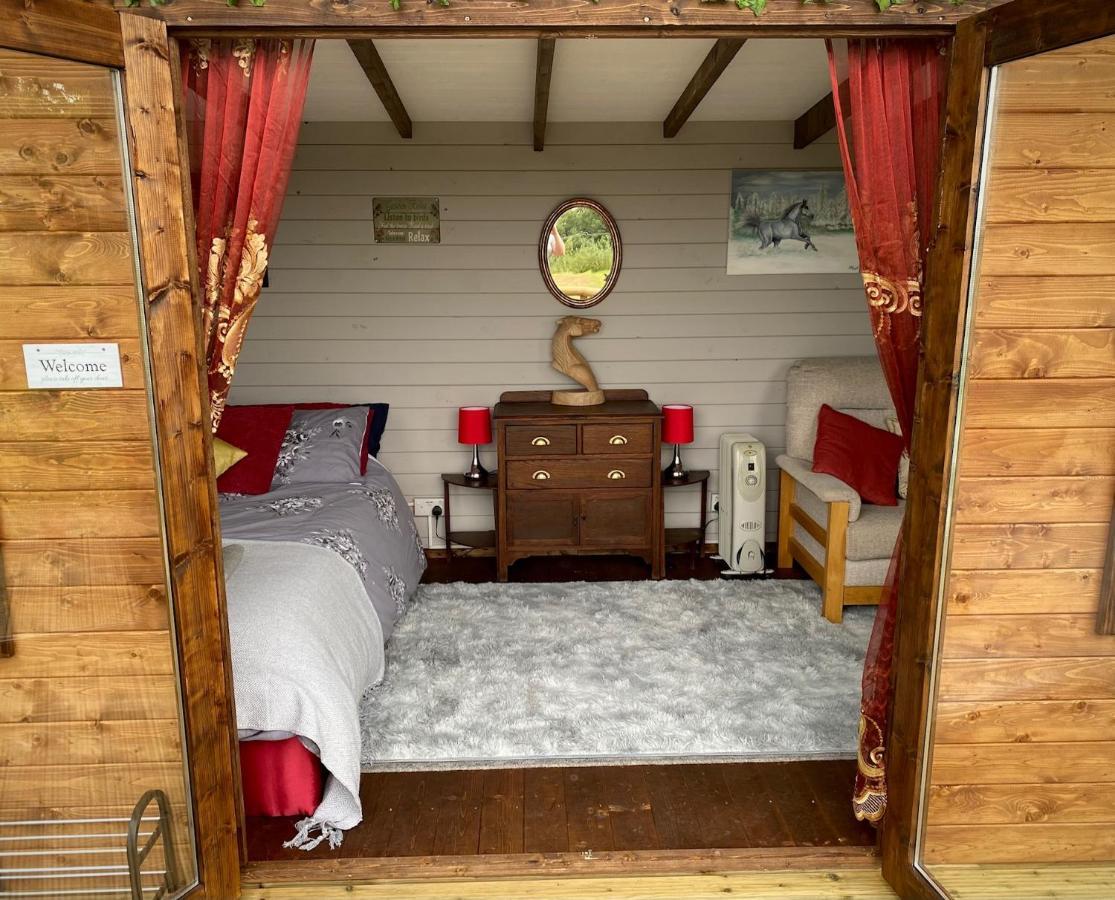Cherry Tree Glamping Lodge Wellington  Bagian luar foto
