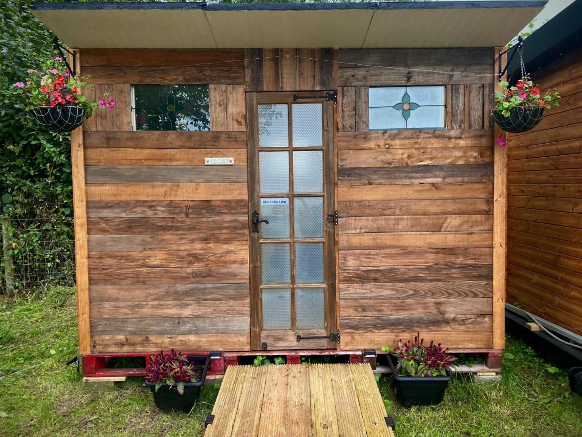 Cherry Tree Glamping Lodge Wellington  Bagian luar foto