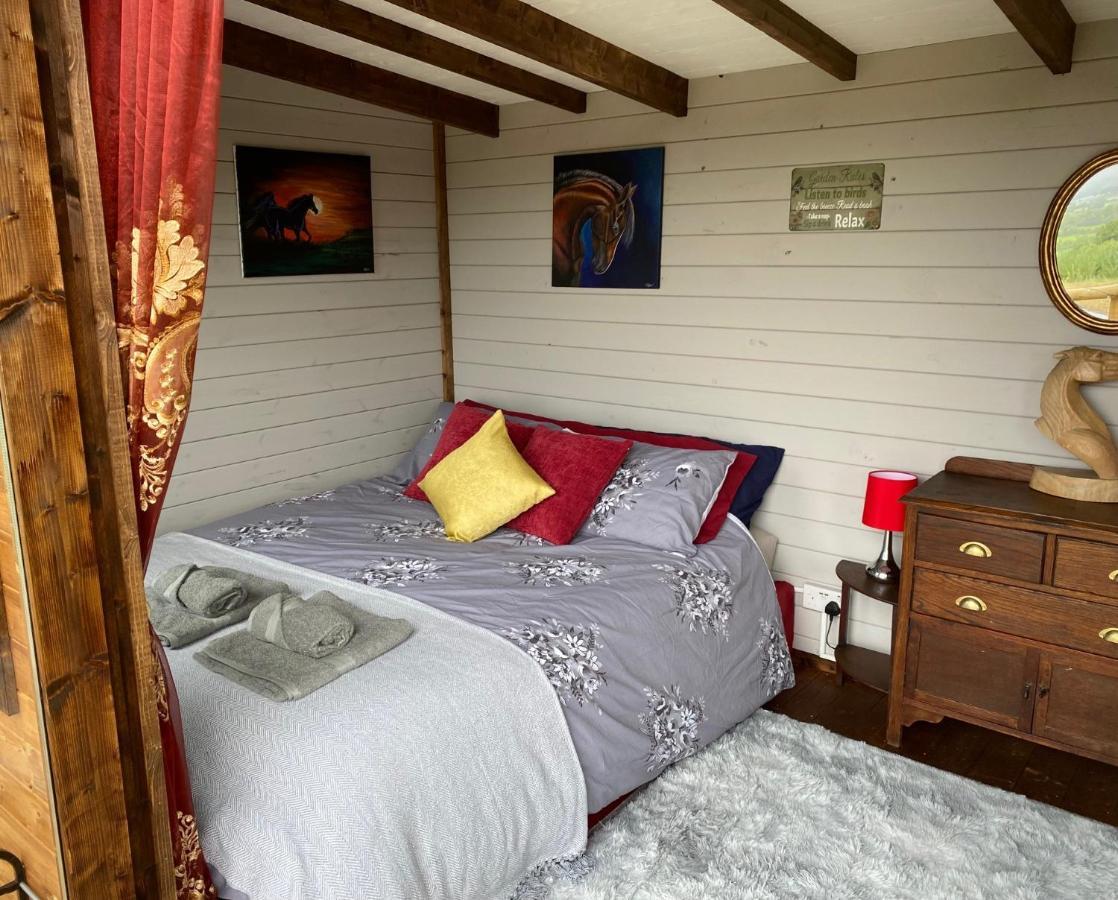 Cherry Tree Glamping Lodge Wellington  Bagian luar foto