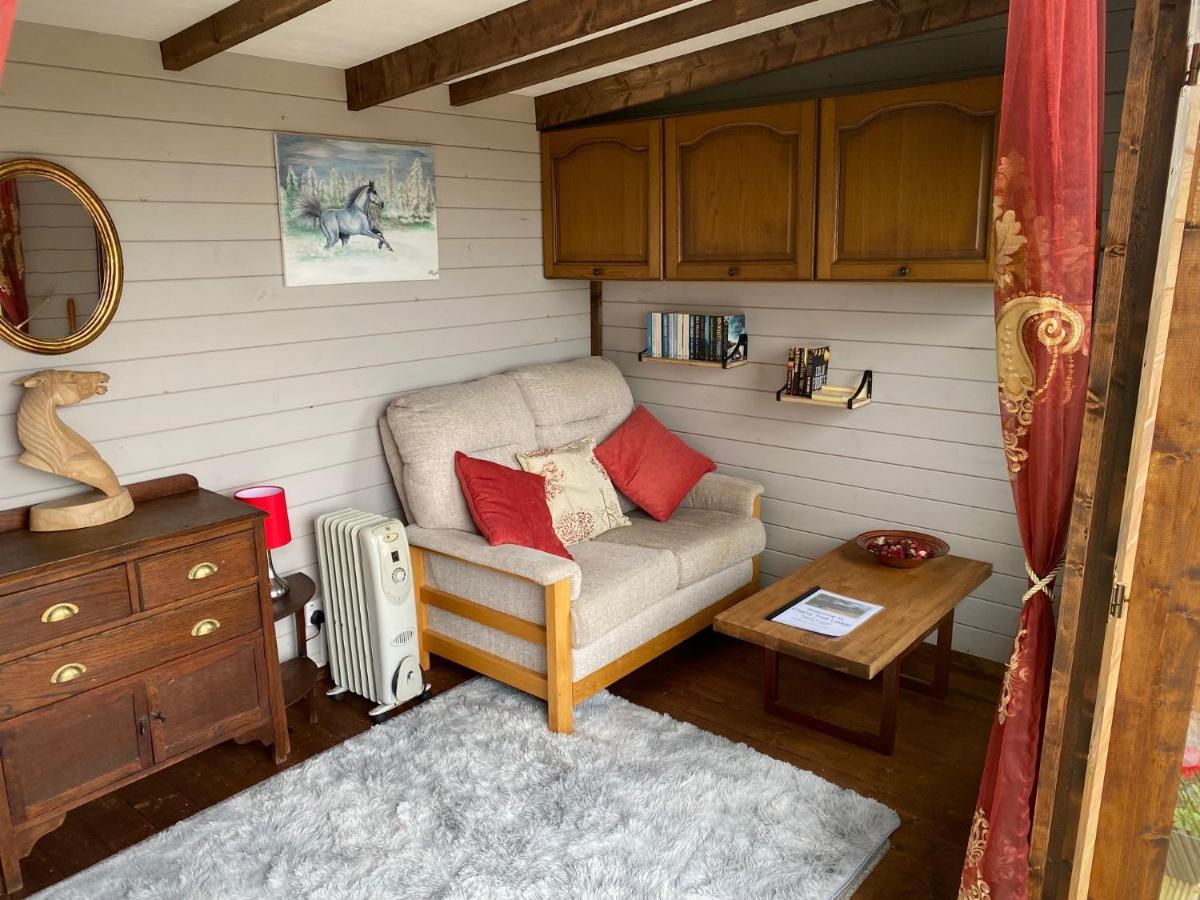 Cherry Tree Glamping Lodge Wellington  Bagian luar foto