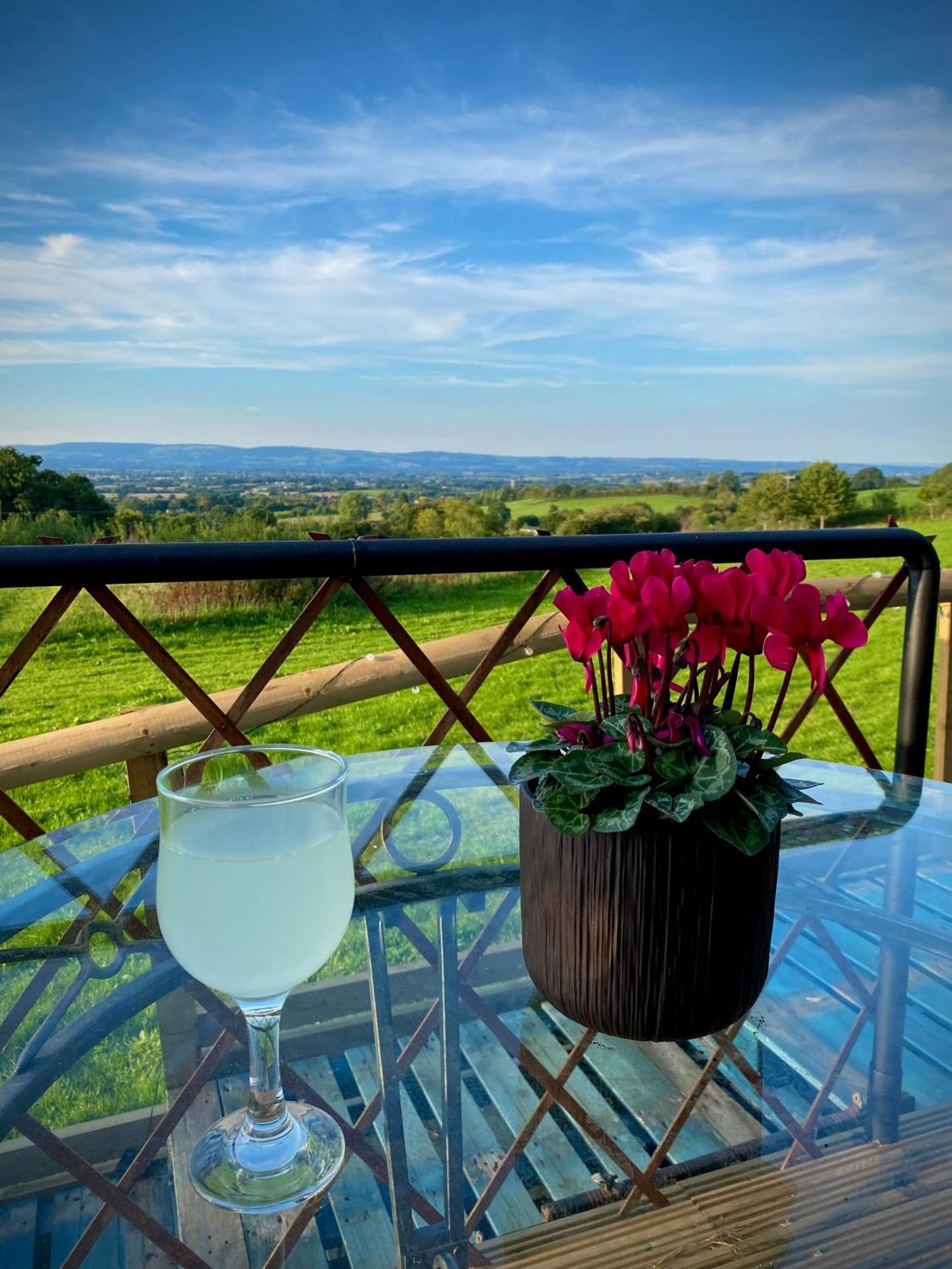Cherry Tree Glamping Lodge Wellington  Bagian luar foto