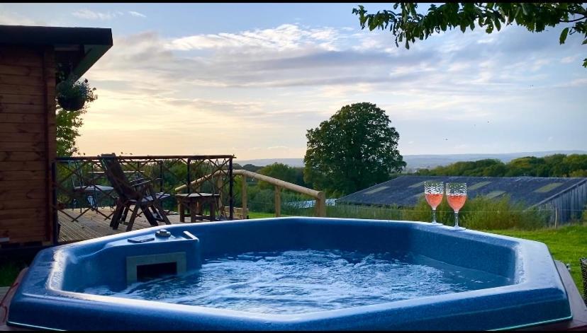 Cherry Tree Glamping Lodge Wellington  Bagian luar foto