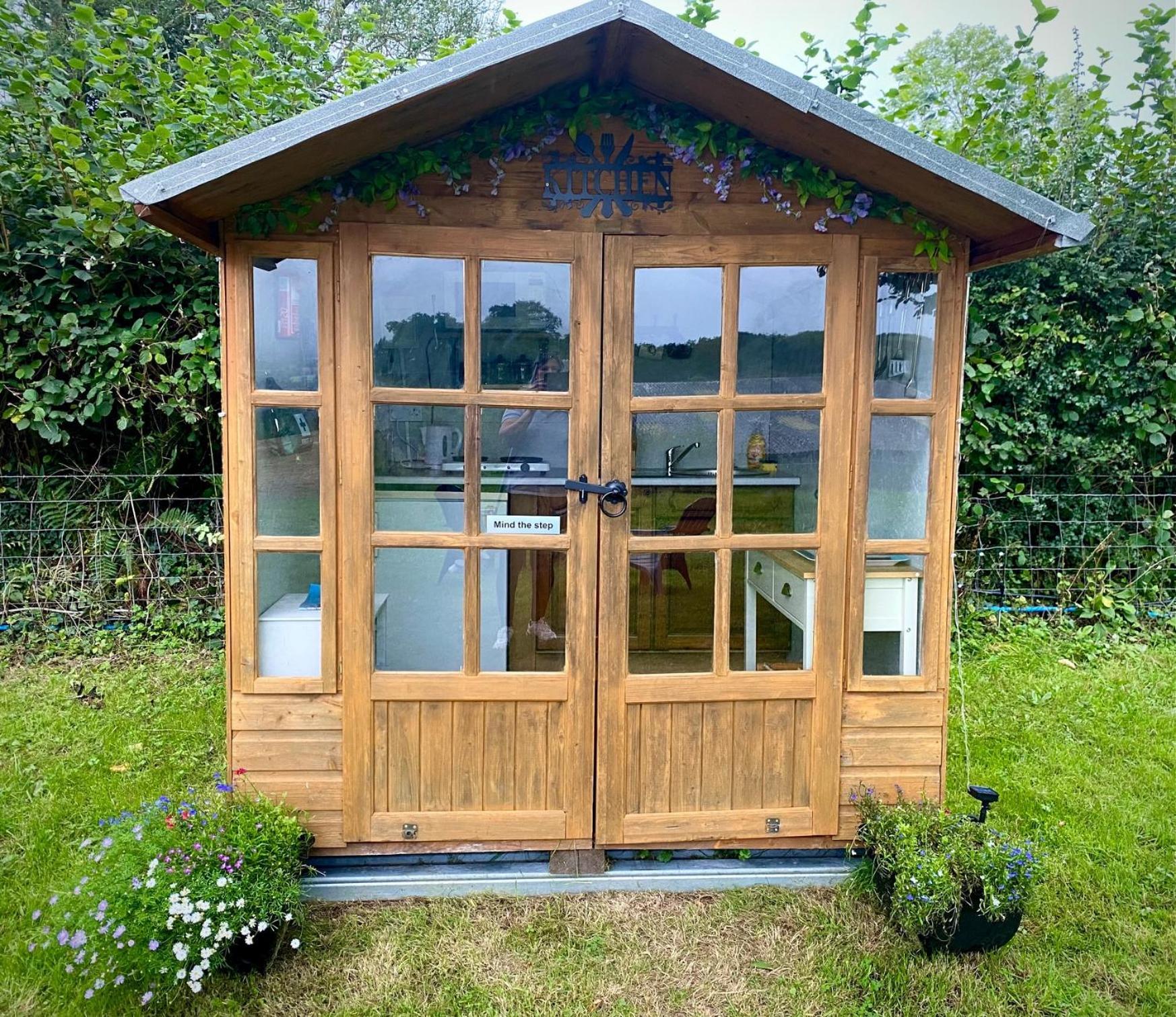 Cherry Tree Glamping Lodge Wellington  Bagian luar foto