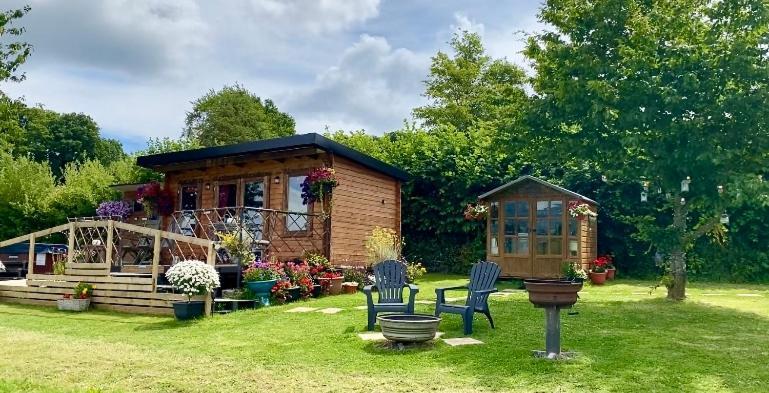Cherry Tree Glamping Lodge Wellington  Bagian luar foto
